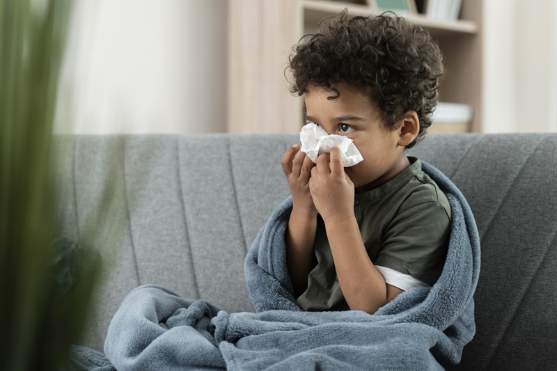Autoridades de saúde alertam para aumento de doenças respiratórias e casos de pneumonia em crianças